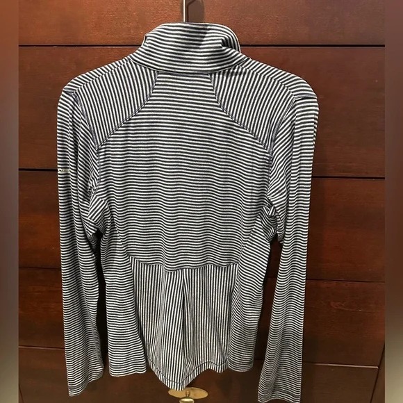 Columbia women’s half zip striped to. UW University of Washington. - Picture 4 of 8
